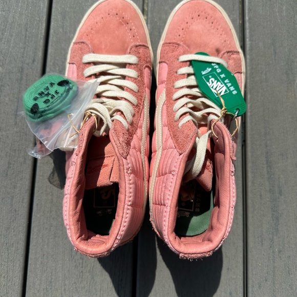 Vans Pink Low-Top Sneakers with Classic Waffle Outsoles - Picture 2 of 12